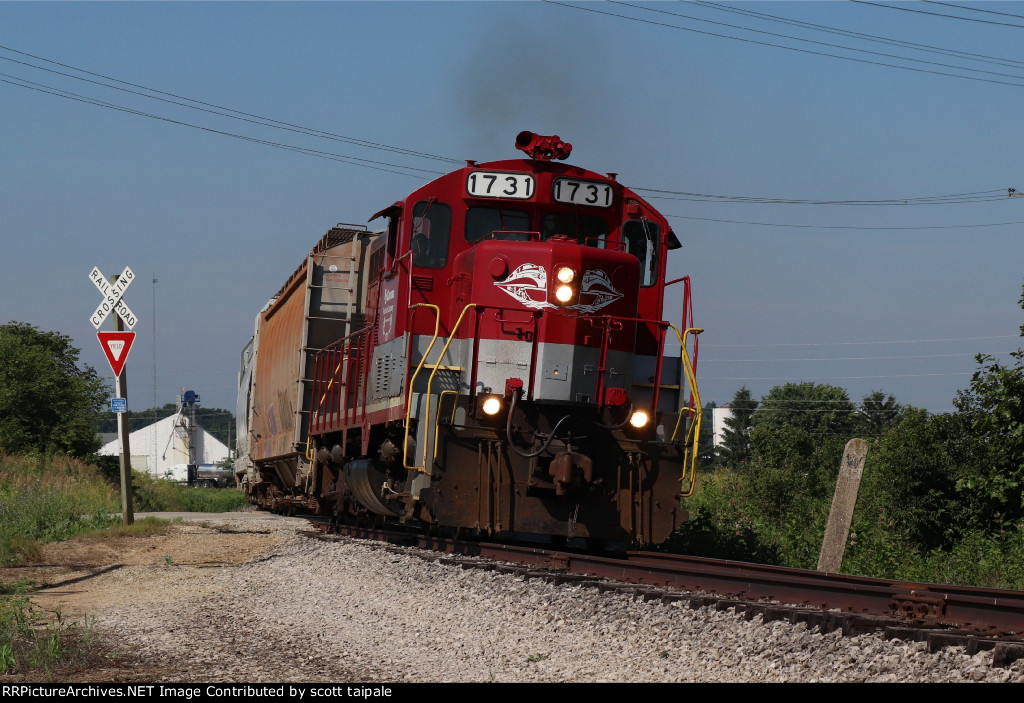 RJC 1731 pulling east from Mercer Landmark